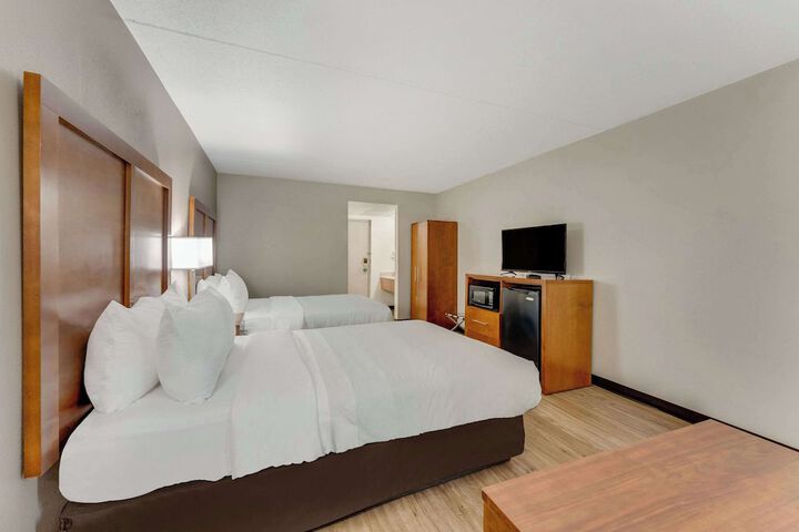Standard Room, King or Two Doubles (5 of 8)