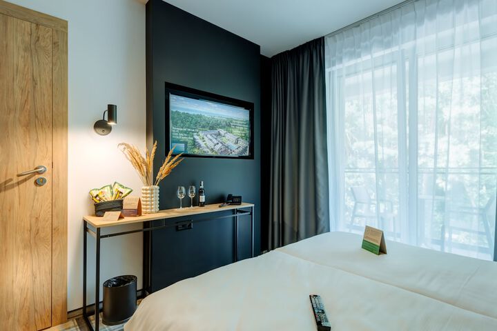 Room 4 of 95