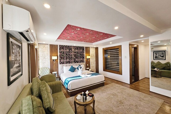 Room 12 of 34