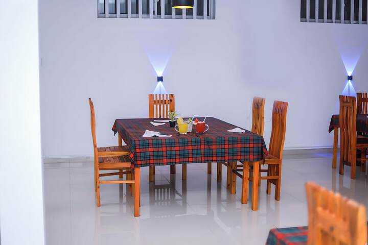 Dining 22 of 48