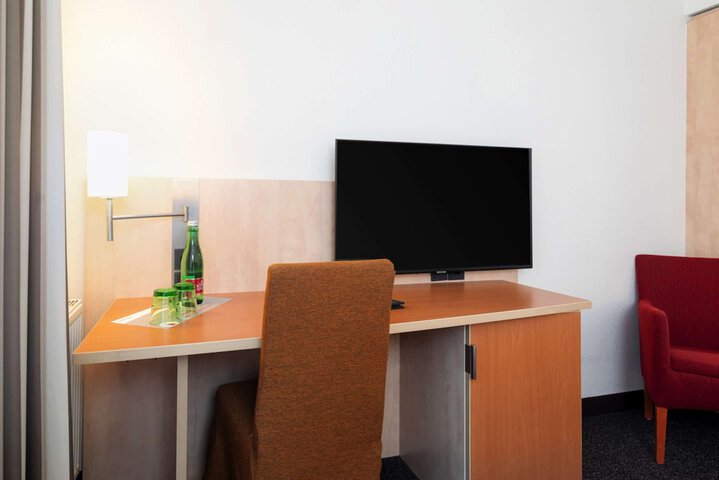 Room 46 of 90