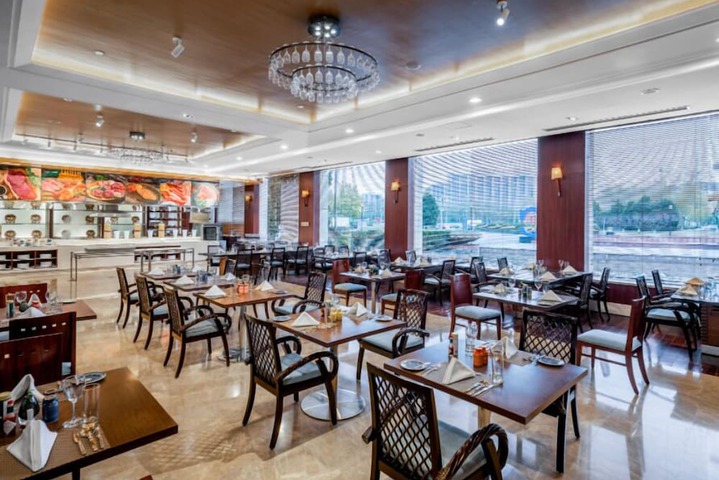 Dining 52 of 100