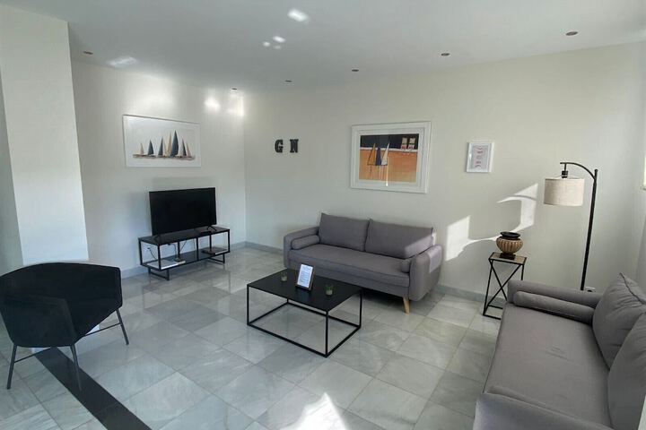 Room 6 of 24