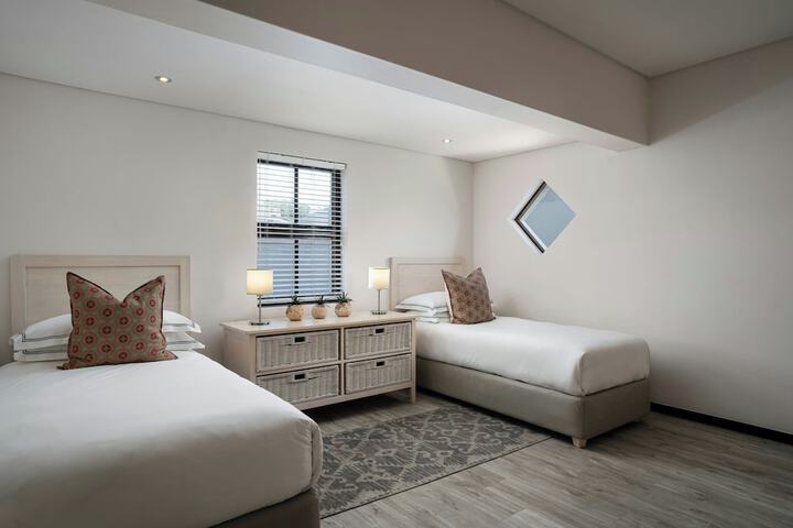 Room 28 of 115