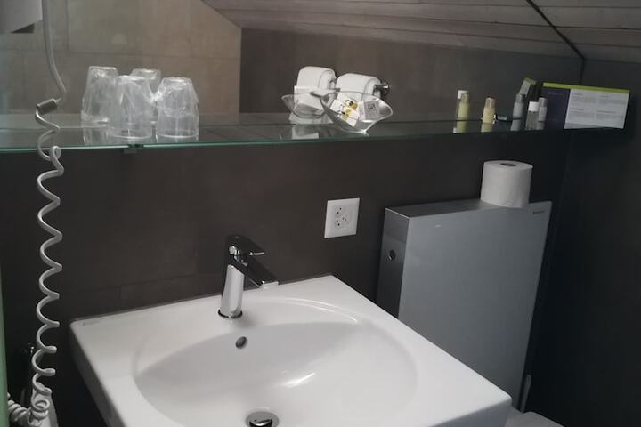 Room 15 of 43