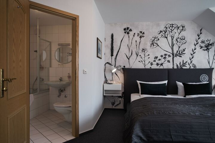 Room 143 of 191