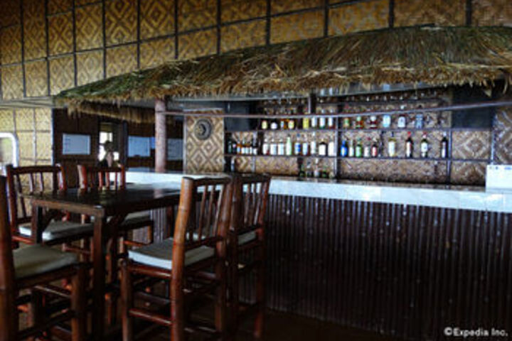 Lounge 25 of 44