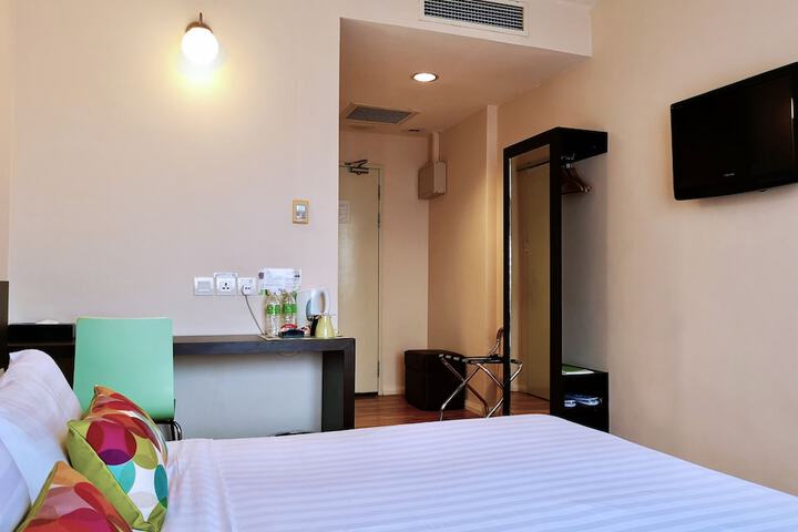 Room 8 of 39