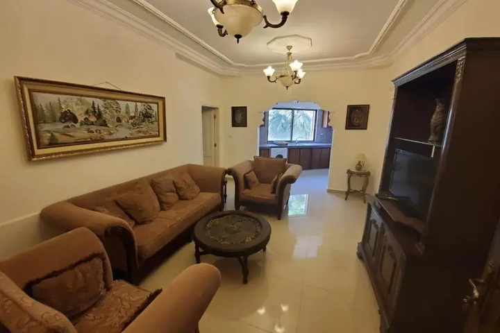 Room 10 of 14