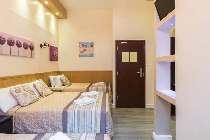 Room 16 of 30