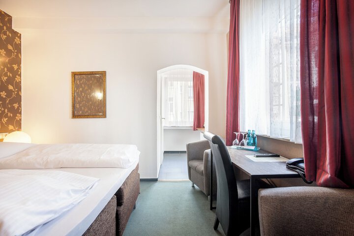 Room 9 of 48