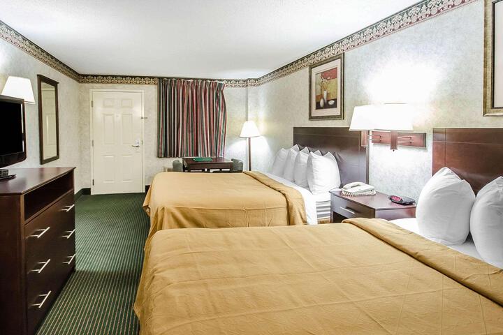 2 Queen Beds (3 of 9)