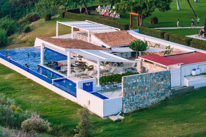 Hotel with Pool