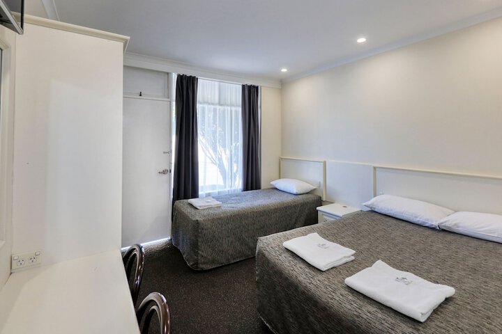 Room 2 of 22