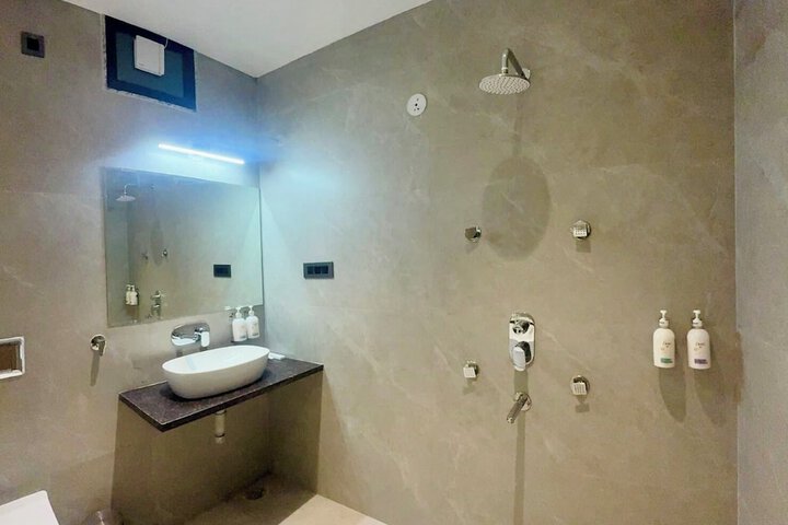 Room 83 of 103