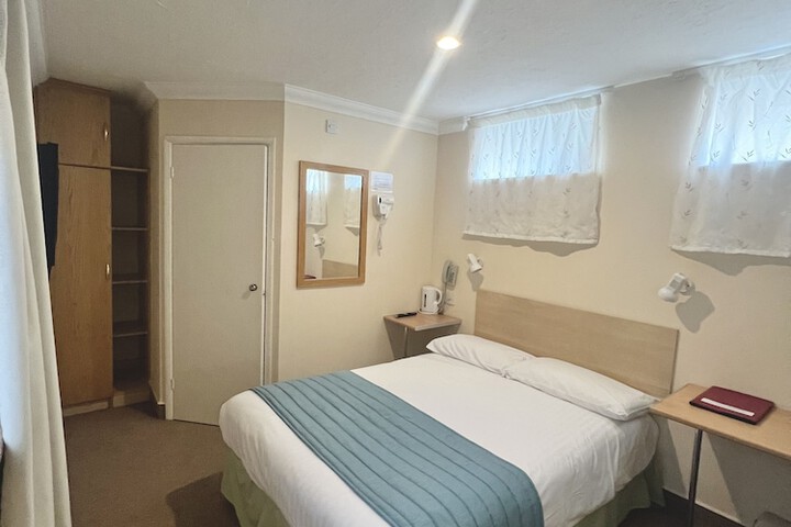 Room 6 of 59