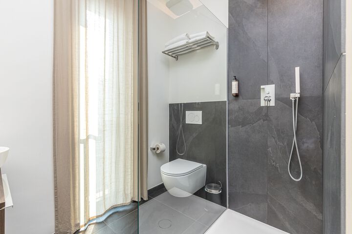 Room 3 of 35