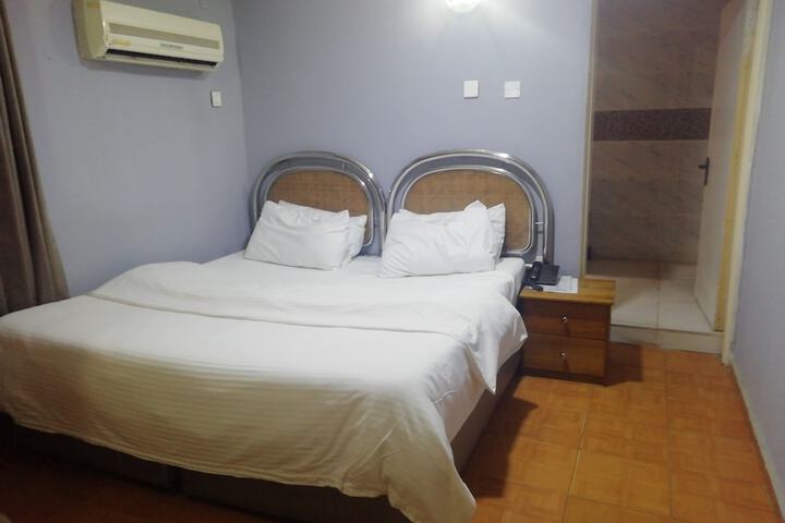 Room 10 of 35