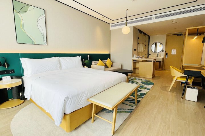 Room 15 of 33