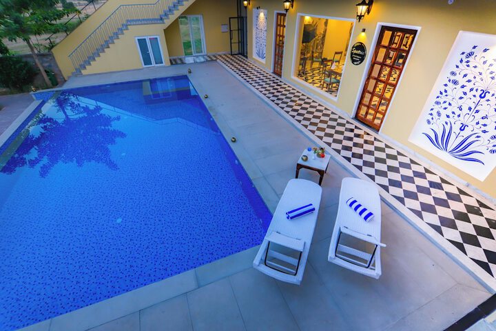 Pool 50 of 75