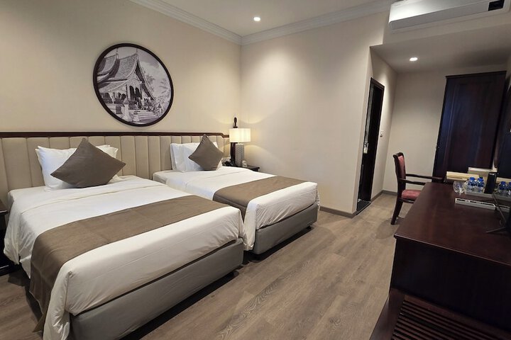 Room 4 of 99