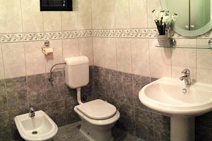 Room 7 of 16