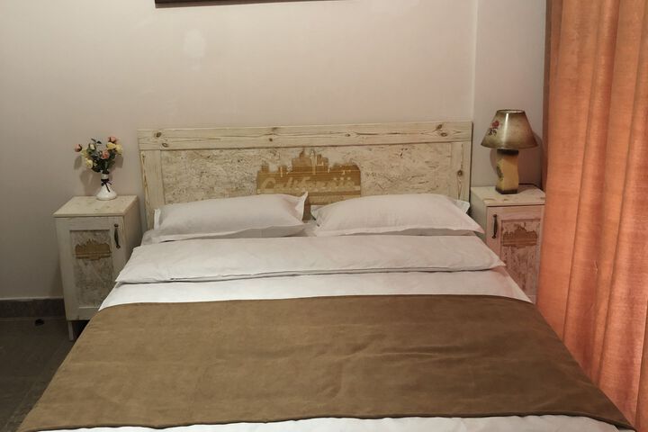 Room 13 of 28