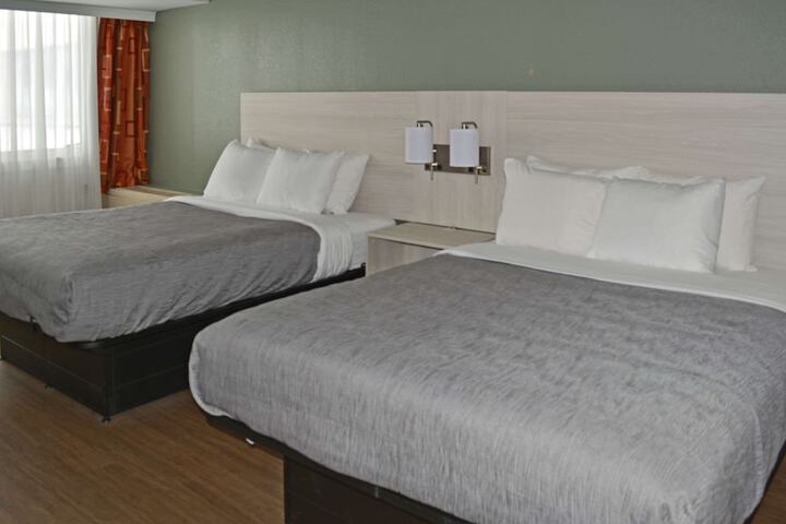 2 Queen Beds (3 of 8)