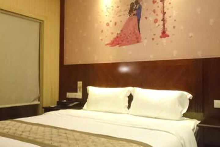 Room 7 of 8