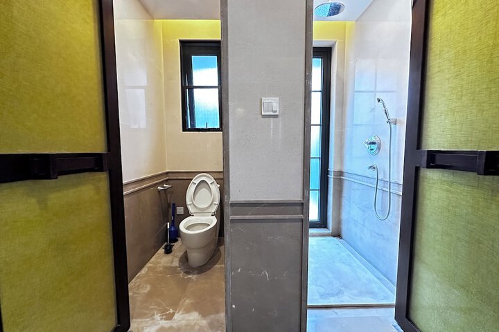 Room 143 of 178