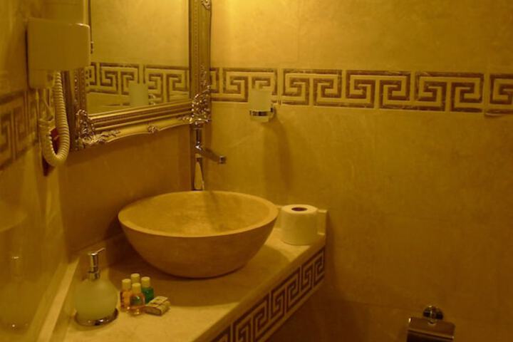 Room 23 of 35