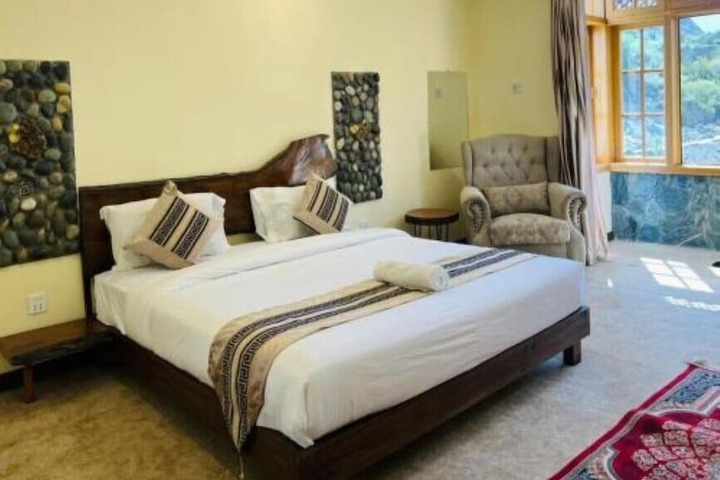 Room 3 of 6