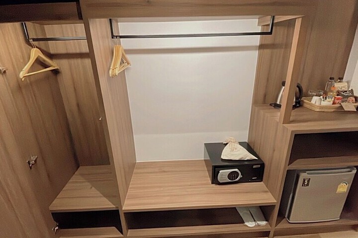 Room 4 of 13