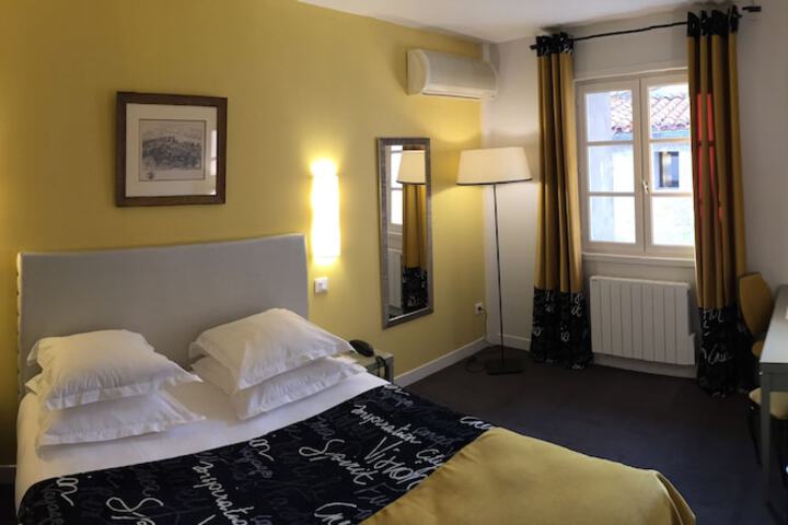 Room 5 of 61