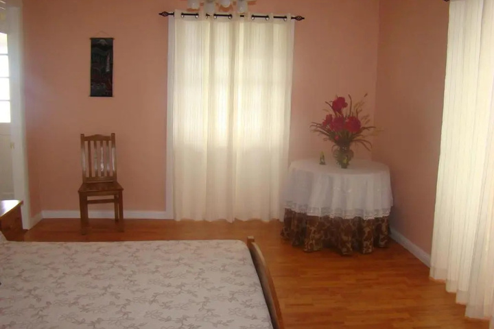 Room 8 of 16