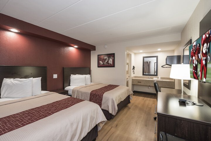 1 King Bed (4 of 7)