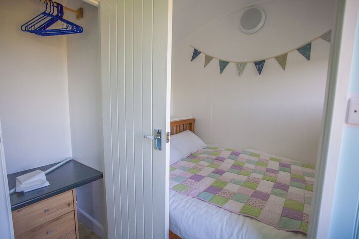 Room 6 of 14