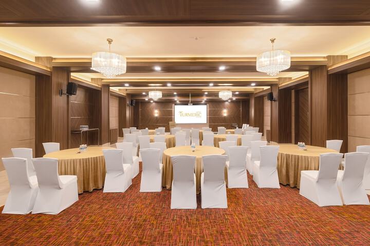Ballroom/Hall 34 of 38