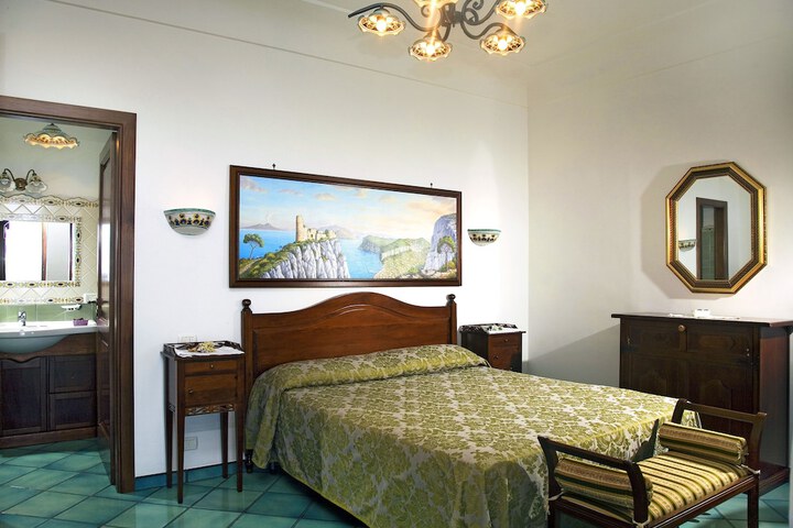 Room 2 of 26