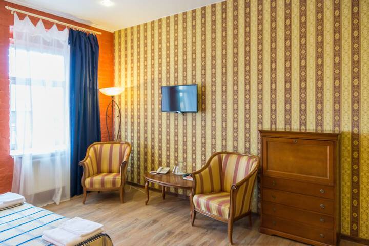 Room 9 of 33
