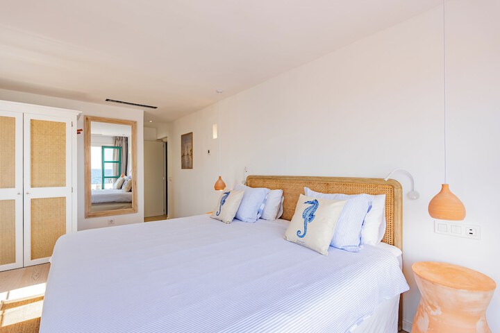Room 40 of 157