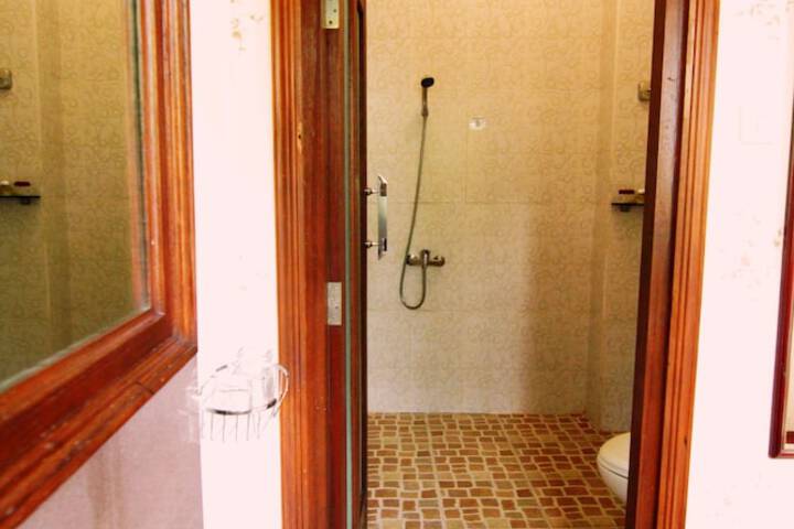 Room 43 of 66