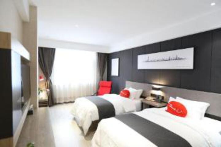 Room 12 of 13