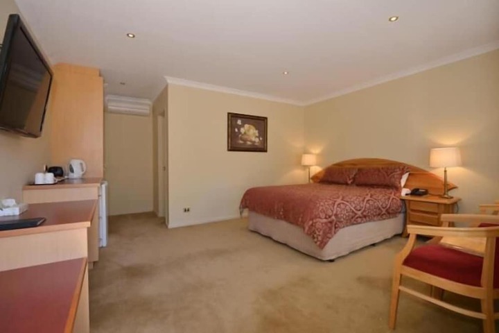 Room 4 of 19