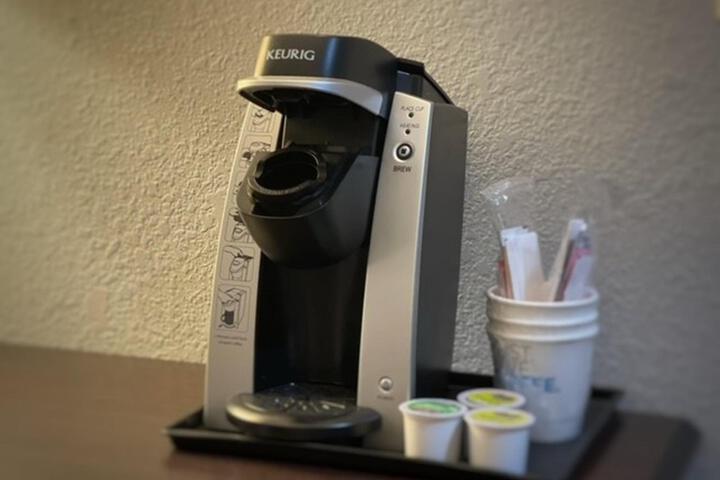 2 Double Beds Standard Mobility Accessible Tub (7 of 10)