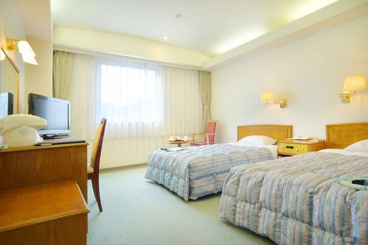Room 3 of 9