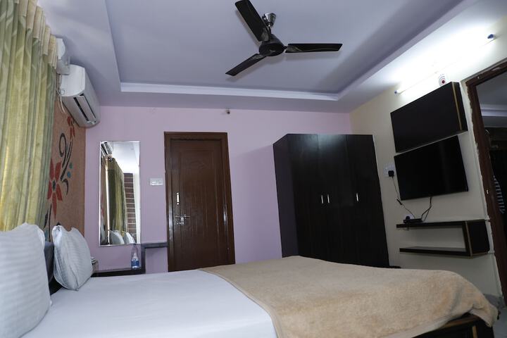 Room 17 of 38