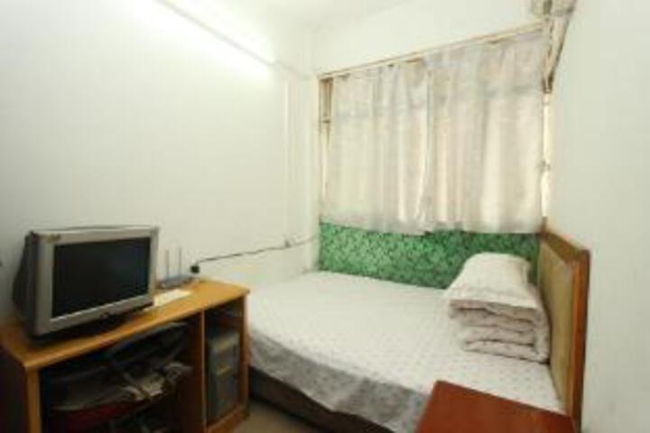 Room 4 of 6
