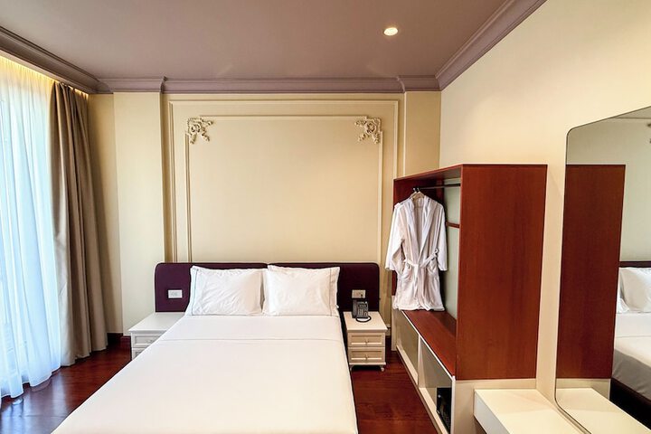 Room 5 of 96