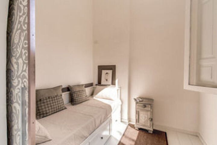 Room 9 of 22